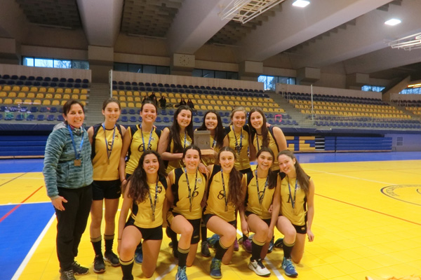 Selección de básquetbol femenina categoría superior obtuvo tercer puesto en campeonato UC