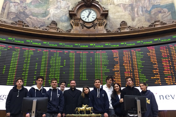 Alumnos del opcional Investment Theory visitaron la Bolsa de Comercio de Santiago