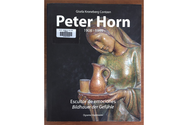 Las figuras religiosas ubicadas en la capilla del colegio fueron talladas por el destacado escultor Peter Horn