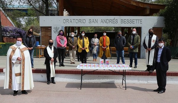 Comunidad georgiana dona tablets a estudiantes del Colegio Nuestra Señora de Andacollo